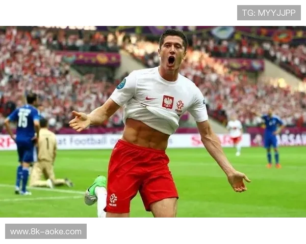 巴萨前锋莱万多夫斯基开场不久爆射破门，为球队奠定胜局